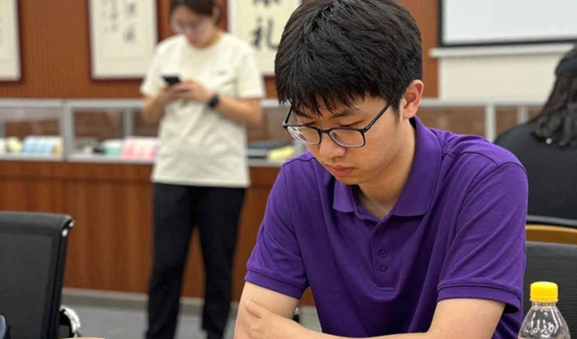 The Salesforce Headline and the Empty Space Inside the ChessBase Magazine #225 Promo