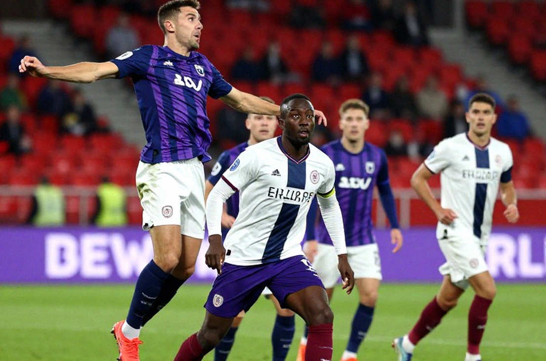 Bên dưới bảng xếp hạng V.League: Hình học pressing và lỗ hổng dữ liệu của một nền bóng đá đang chuyển mình Bên dưới bảng xếp hạng V.League: Hình học pressing và lỗ hổng dữ liệu của một nền bóng đá đang chuyển mình