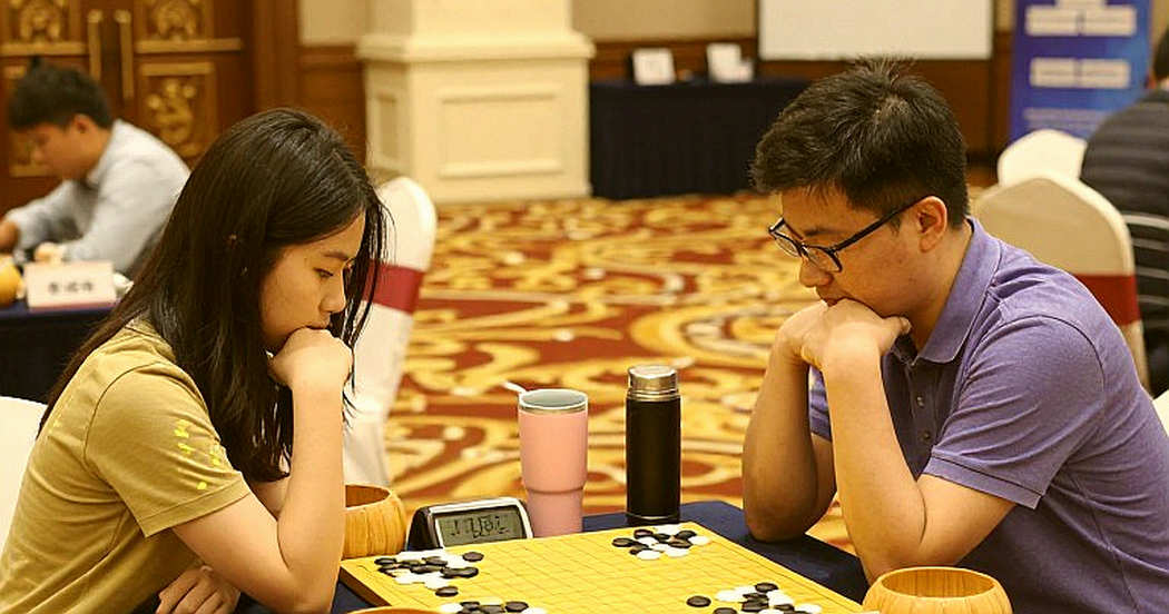ChessBase Magazine #225: 27 ván cờ ngắn và khoảng trống sau dòng tít European Club Cup