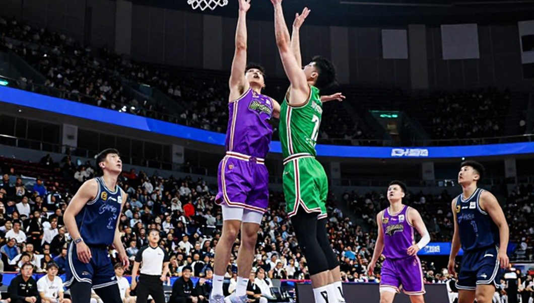 Chiếc trực thăng của LeBron James: 30 phút bay và khoảng trống luật NBA chưa viết
