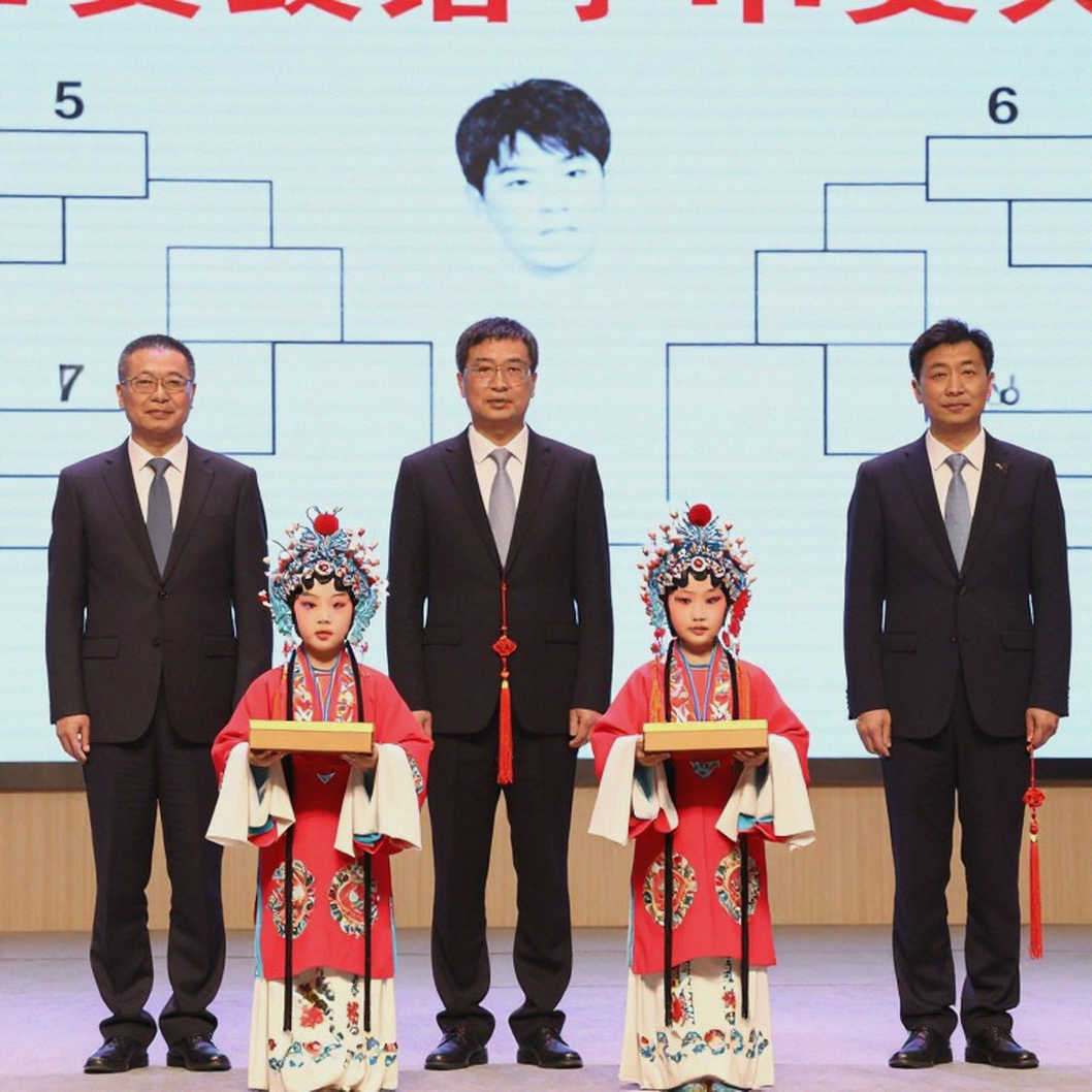 Faker, chiếc cổ tay và hai tuần lễ không ai xin phép: Khi lịch thi đấu trở thành đối thủ lớn nhất Faker, chiếc cổ tay và hai tuần lễ không ai xin phép: Khi lịch thi đấu trở thành đối thủ lớn nhất