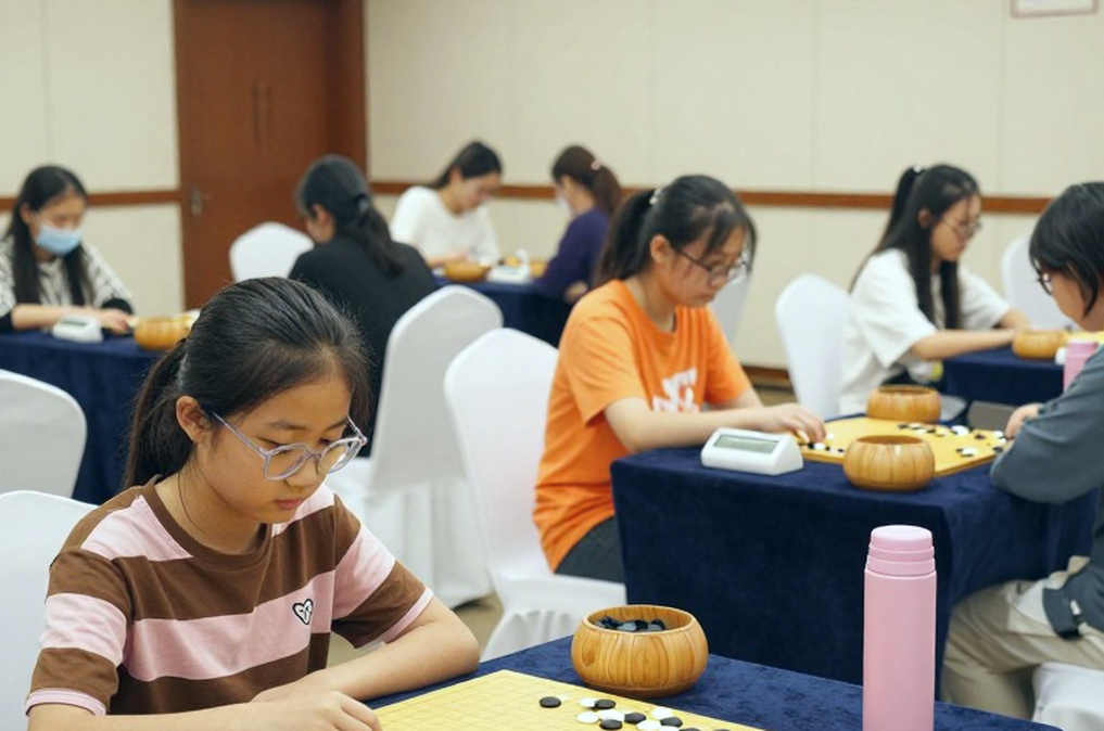 Prague 2026 trong ChessBase Magazine #225: 27 ván cờ ngắn, 10 bài khai cuộc và giới hạn của một lời hứa