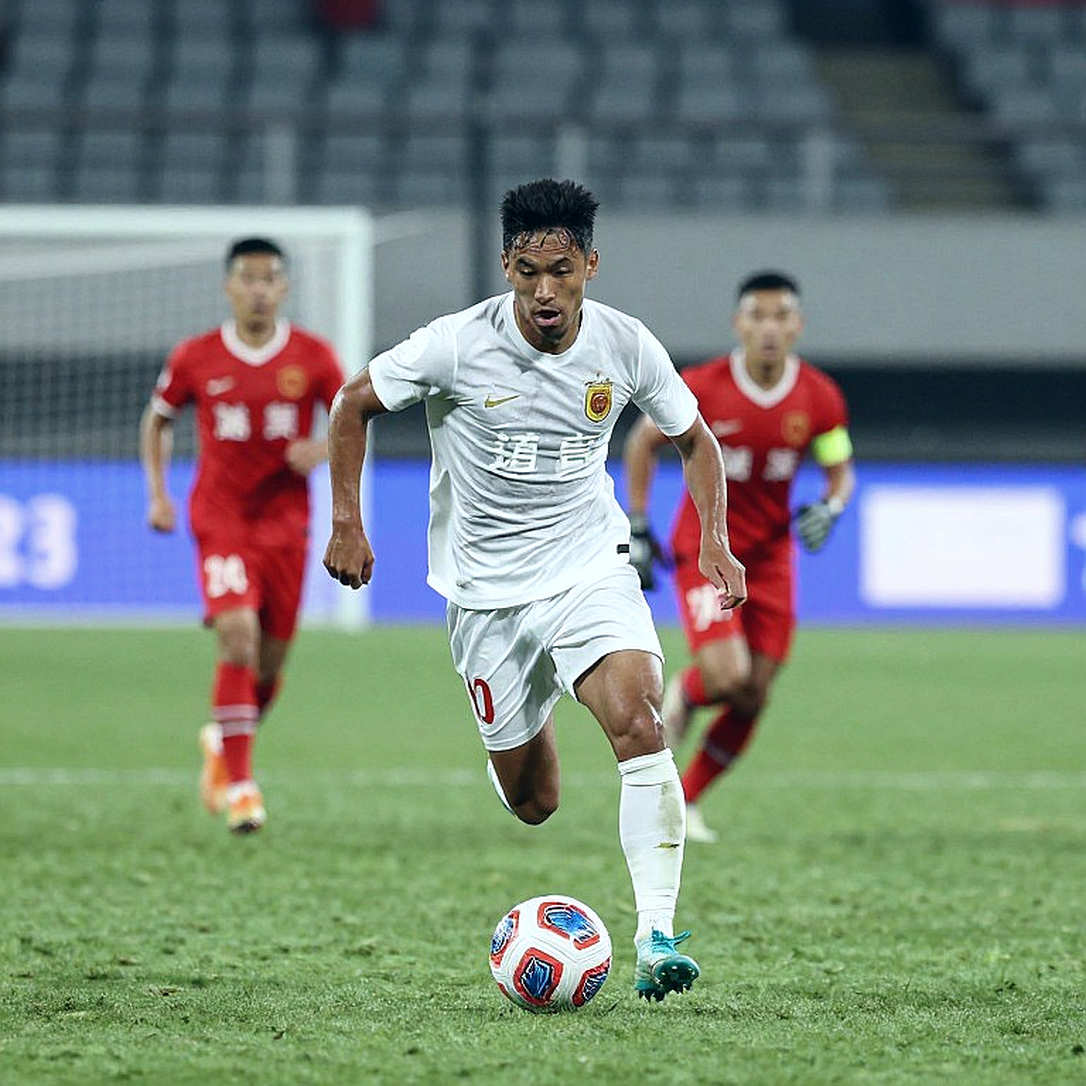 Quang Hải rút khỏi FIFA ASEAN Cup: Bài toán số 10, băng đội trưởng và những quả phạt cố định