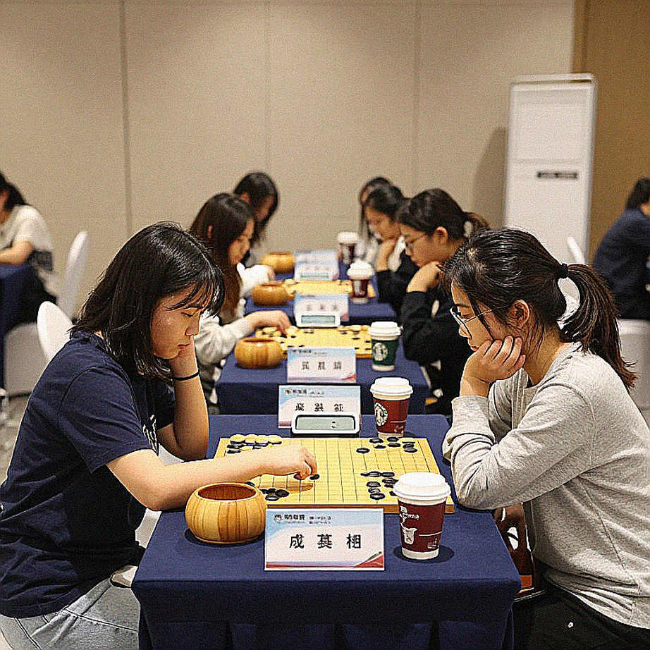 ChessBase Magazine 225: 27 ván cờ ngắn, 10 bài huấn luyện và một lời tự giới thiệu