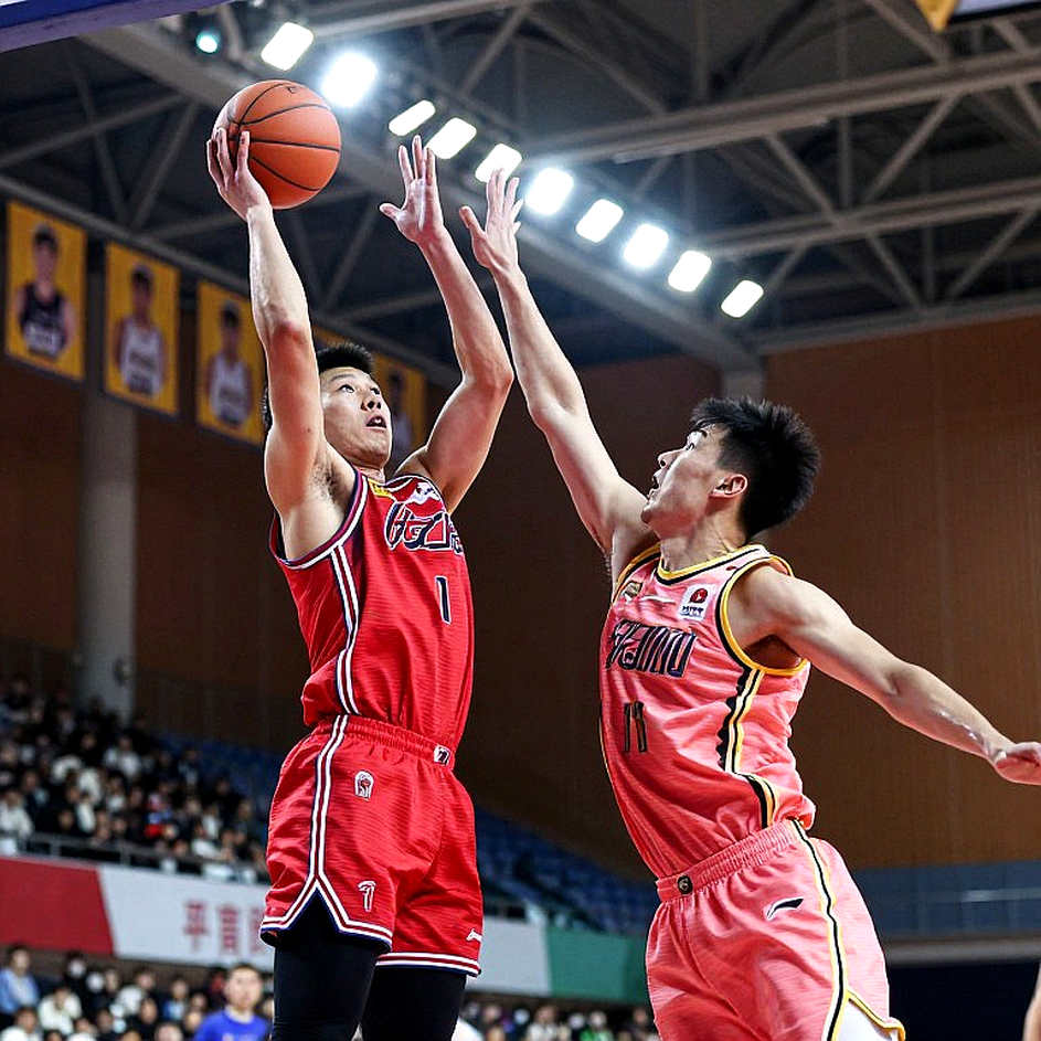 Pablo Laso at Anadolu Efes: 'Only Mike James Can Stop Mike James' and the Paradox of a Hero-Free Collective Pablo Laso at Anadolu Efes: 'Only Mike James Can Stop Mike James' and the Paradox of a Hero-Free Collective