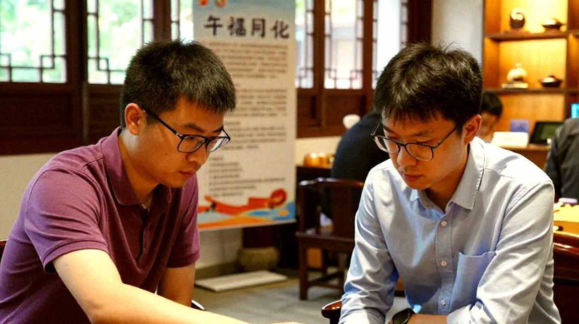 Carlsen và giới hạn con người: Khi AI san phẳng lợi thế chuẩn bị
