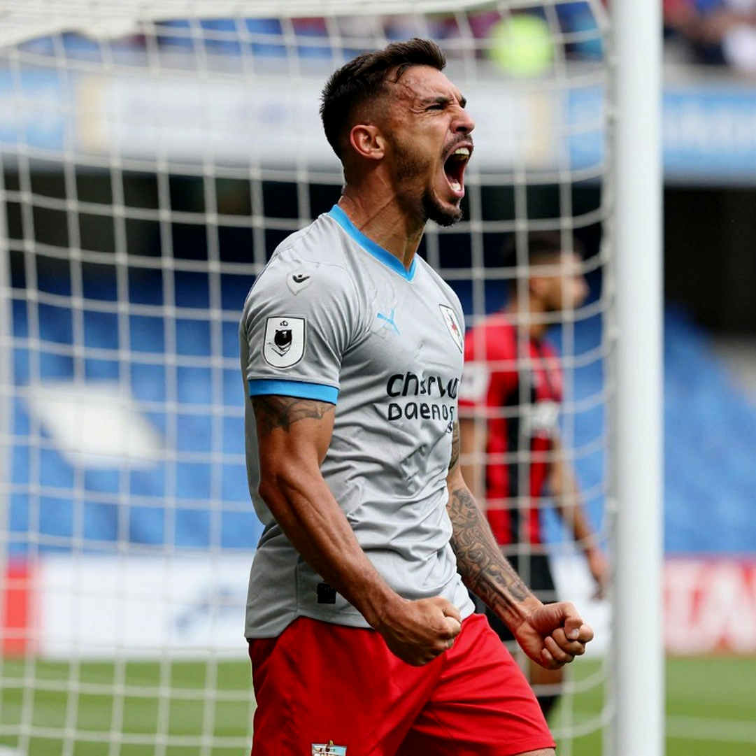 Rodri và cú sốc ở Barcelona: Khi Hansi Flick xây cơ bắp còn Pep Guardiola xây nhịp điệu Rodri và cú sốc ở Barcelona: Khi Hansi Flick xây cơ bắp còn Pep Guardiola xây nhịp điệu