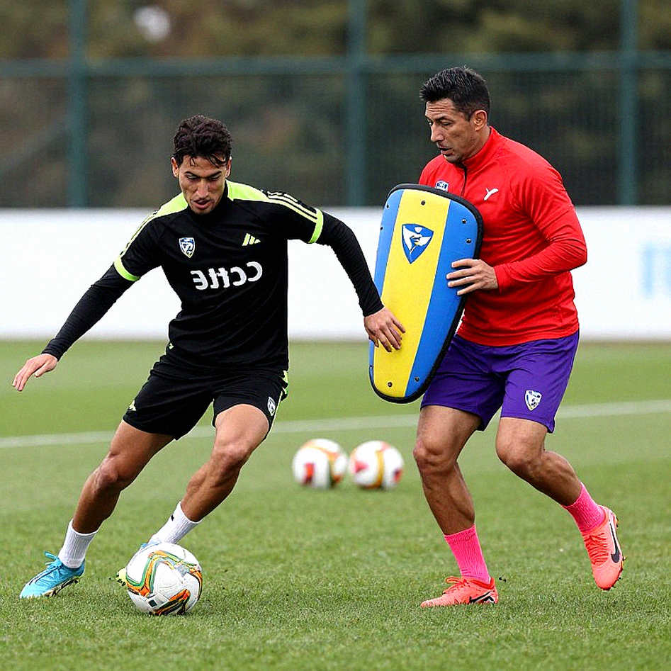 Alexis Vega và El Tri: Cuộc rời đi lặng lẽ trước kỳ World Cup trên đất Mexico Alexis Vega và El Tri: Cuộc rời đi lặng lẽ trước kỳ World Cup trên đất Mexico
