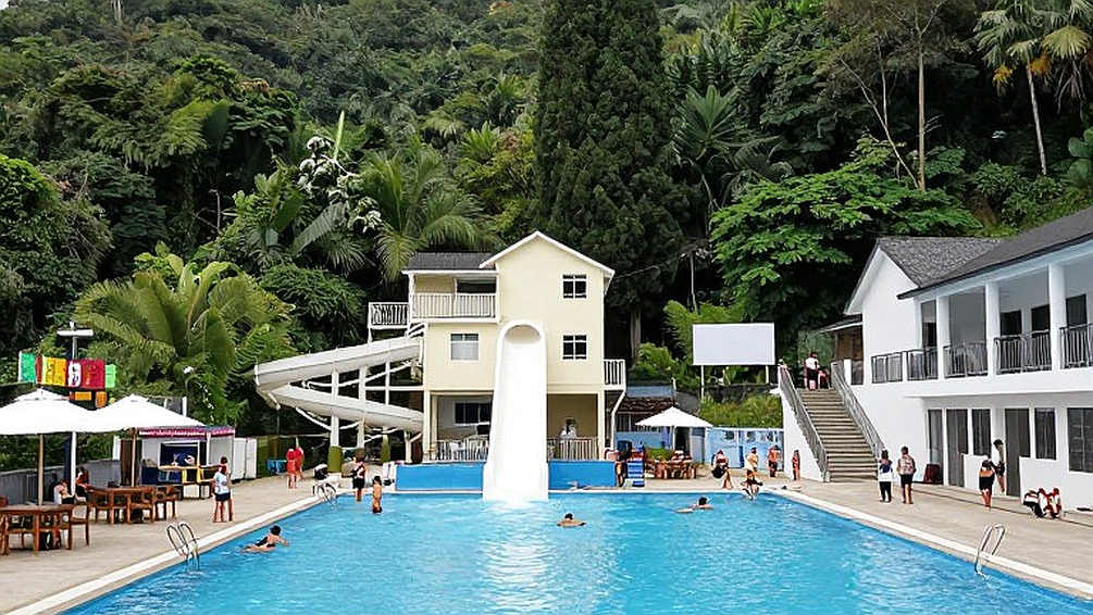 Đại học Bryant tuyển HLV nhảy cầu tình nguyện: Tín hiệu từ chiếc ghế không lương trong hệ thống NCAA