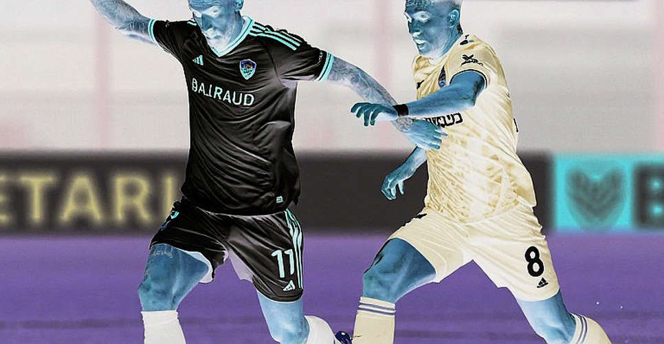 The Bracelet That Wandered Into Football's Data Pipeline: When Advertising Wears the Jersey of Sports News The Bracelet That Wandered Into Football's Data Pipeline: When Advertising Wears the Jersey of Sports News
